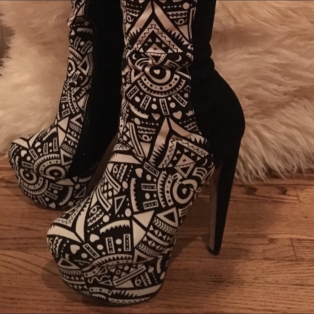 Black & White Platforms!